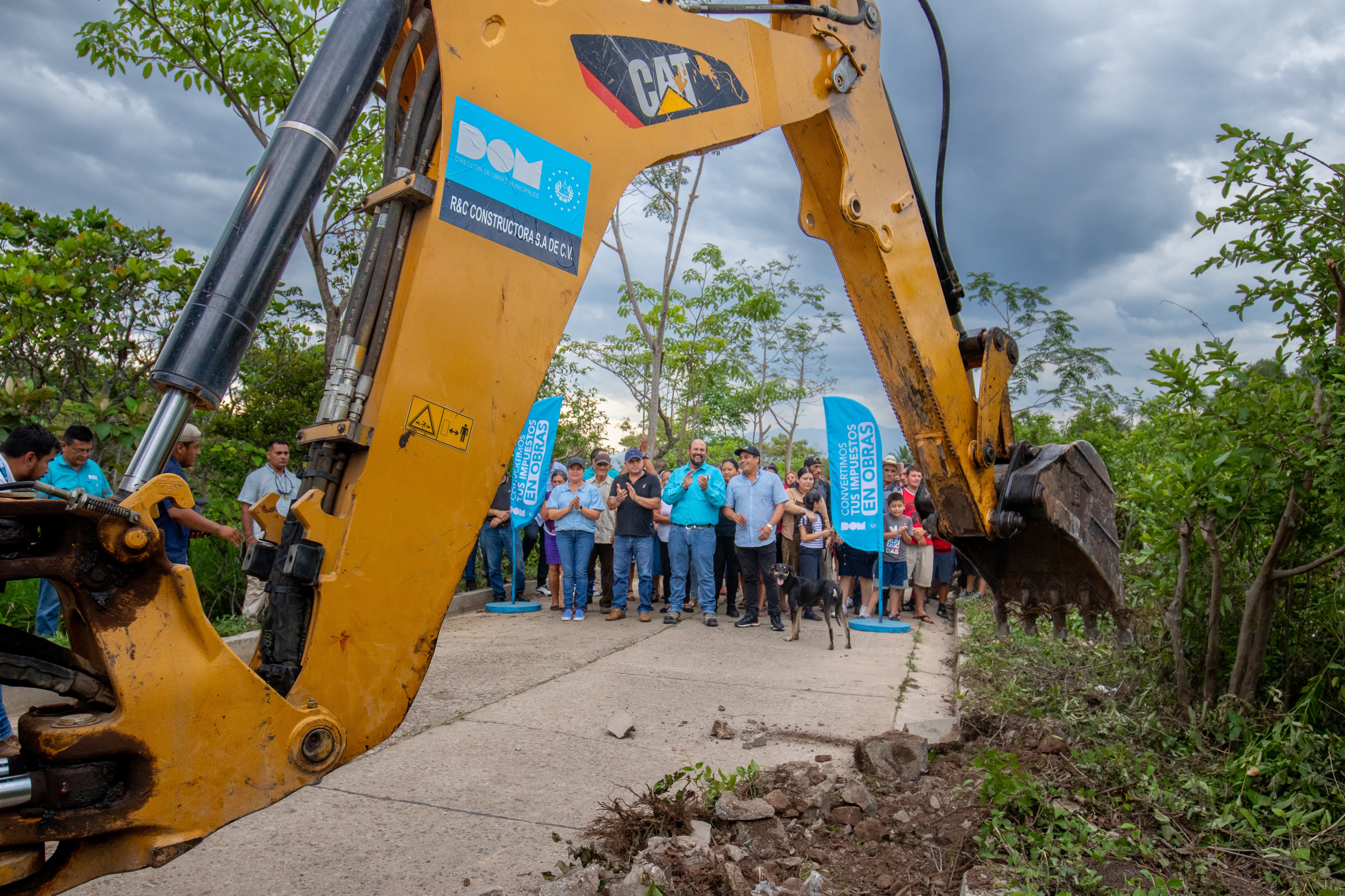 inauguran-labores-de-reconstruccion-vial-en-canton-el-tablon-chalatenango-sur